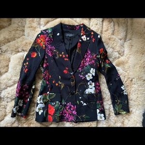 ESCADA floral blazer size 8, NWOT, Saks 5th Ave, excellent, new without tags